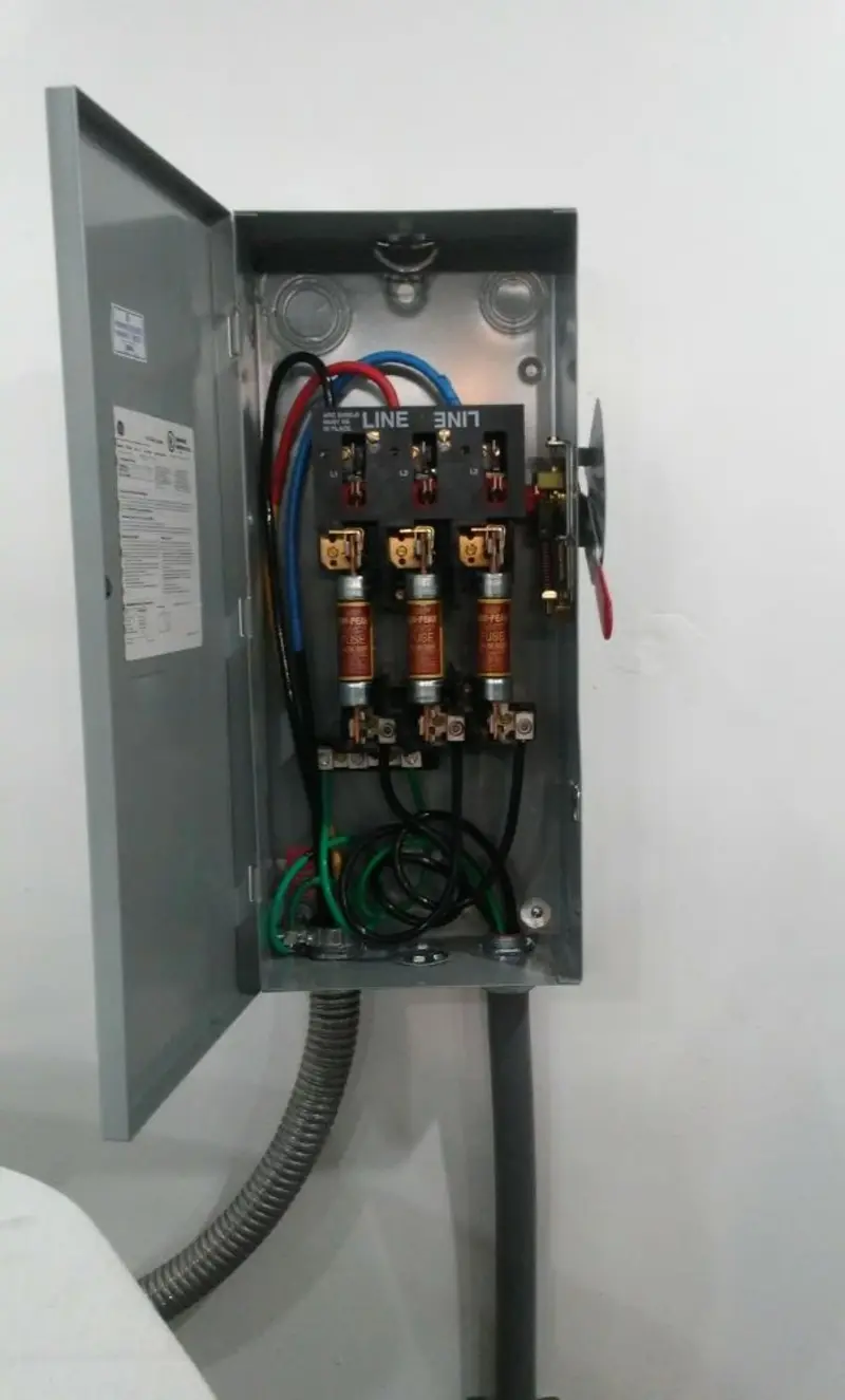 Three-phase disconnect switch installed for Smoke Detector Installation in Kaplan